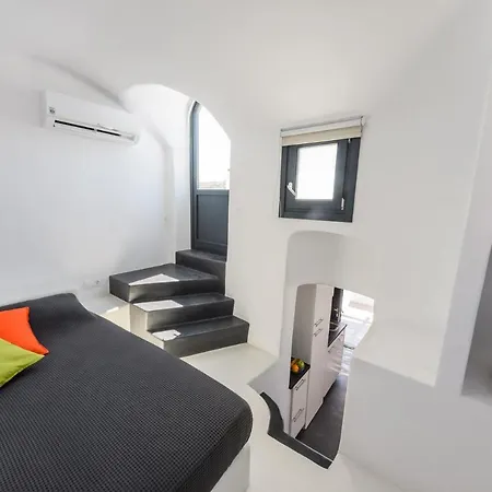 The Luna With Jacuzzi Apartment *