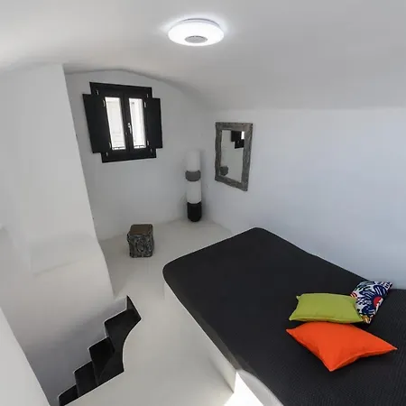 The Luna With Jacuzzi Apartment