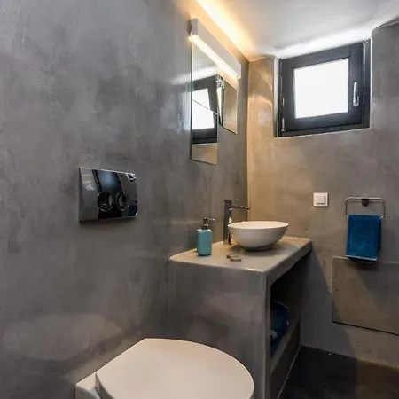 The Luna With Jacuzzi Apartment Emporio (Santorini)