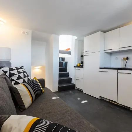 The Luna With Jacuzzi Apartment Emporio (Santorini)