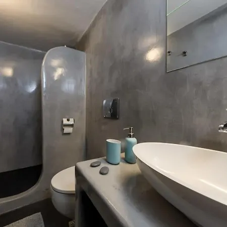 The Luna With Jacuzzi