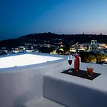 The Luna With Jacuzzi *