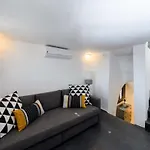 아파트 The Luna With Jacuzzi Emporio (Santorini)