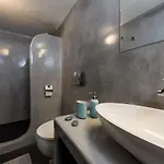 The Luna With Jacuzzi