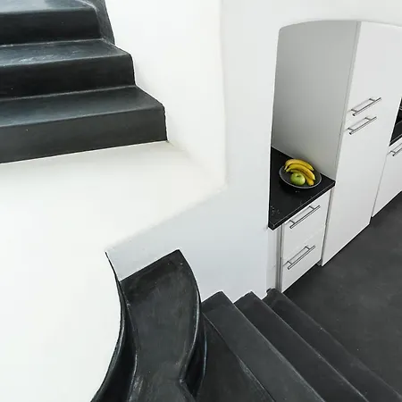 The Luna With Jacuzzi Apartment *