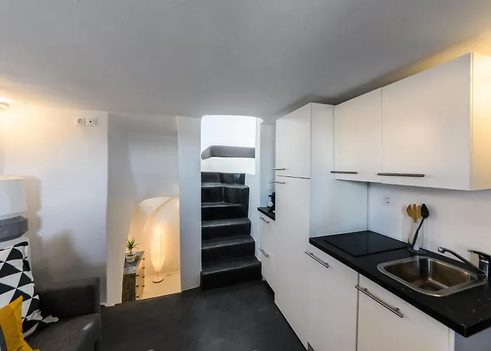 The Luna With Jacuzzi Apartment *